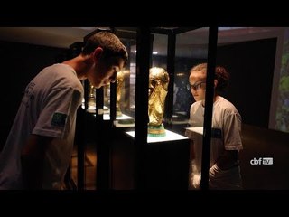 Football for Friendship entrega Pulseira da Amizade a Fluminense e CBF