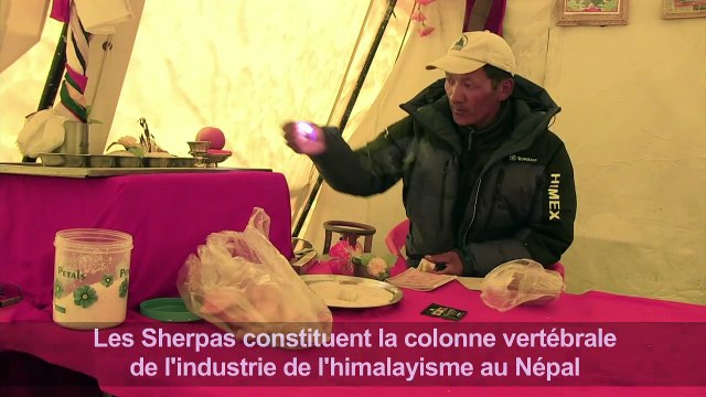 Alpinistes de l'Everest cherchent Sherpas aguerris