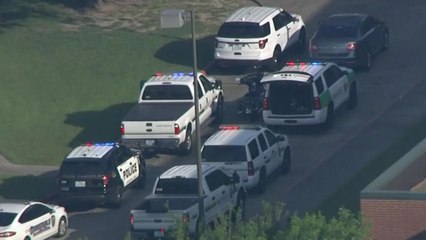 美 텍사스 고교서 학생이 총기난사...10명 사망 / YTN