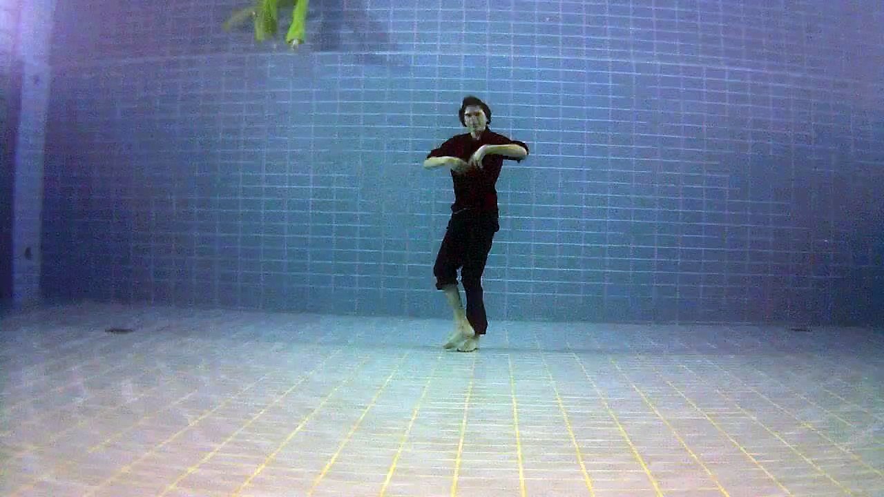 Wet Cheerleader (Unterwasser-Tanz, underwater-dance)