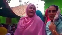 Indian Gola Baari Se Shaheed Bacchon Ki Maan Ki Nawaz Sharif Ko Gaalian