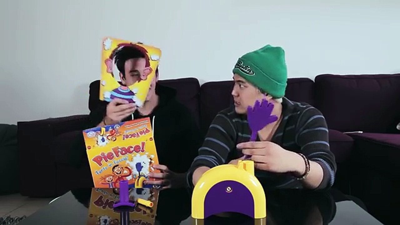 PIE FACE CHALLENGE mit Joon | CrispyRob