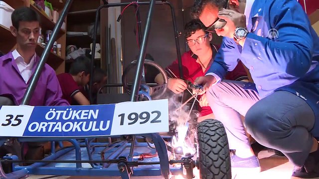 Engelli öğretmenlerinden etkilenip güneş enerjili araç tasarladılar - İZMİR