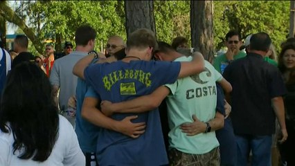 US Texas school shooting vigil