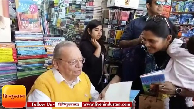महान लेखक रस्‍क‍िन बॉन्‍ड ने मसूरी में मनाया 84वां जन्मदिन, ऑटोग्राफ लेने के लिए लगी लाइन