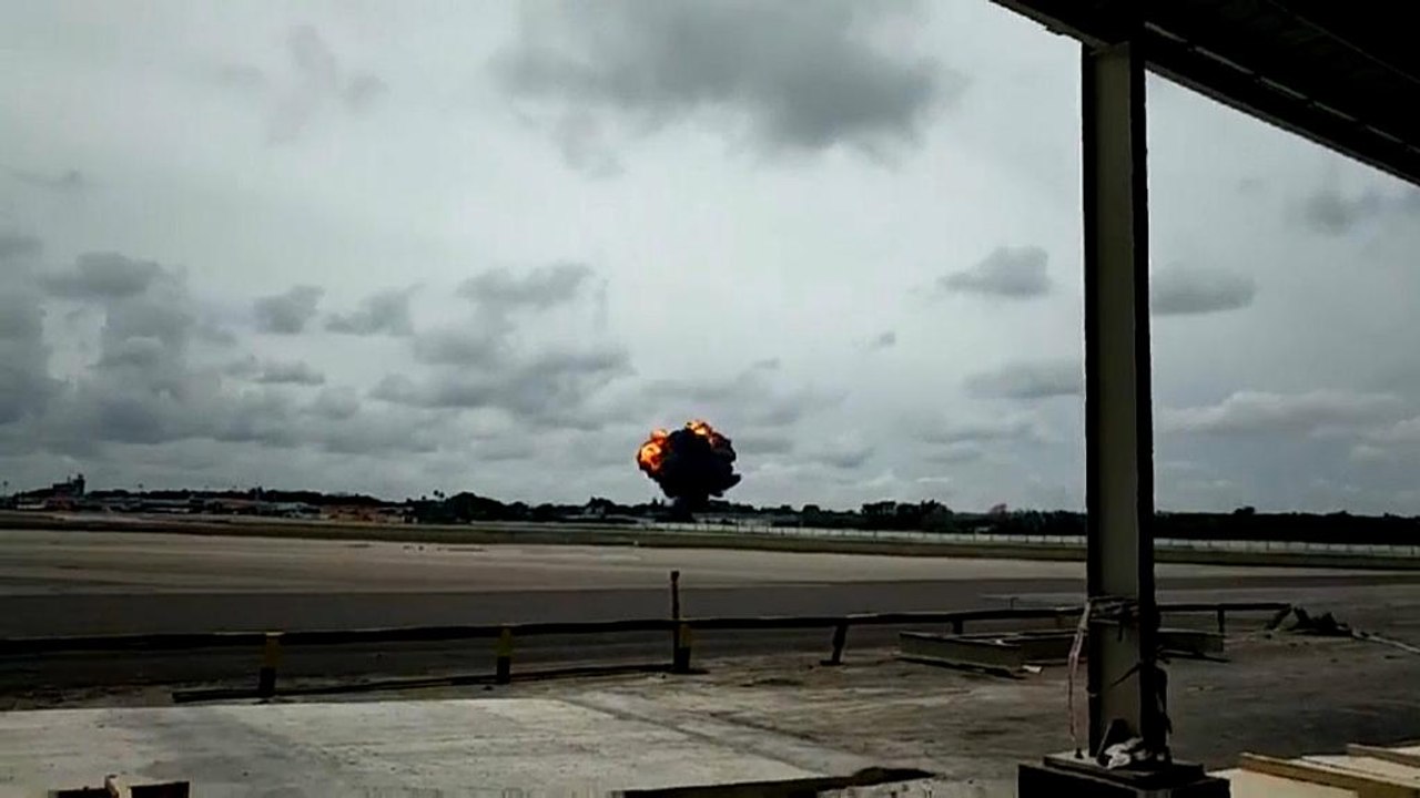 شاهد: لحظة سقوط وتحطم طائرة الركاب الكوبية