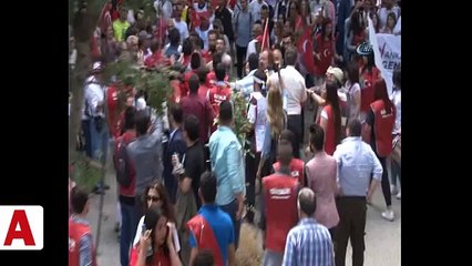 CHP’nin 19 Mayıs yürüyüşünde partililer birbirine girdi