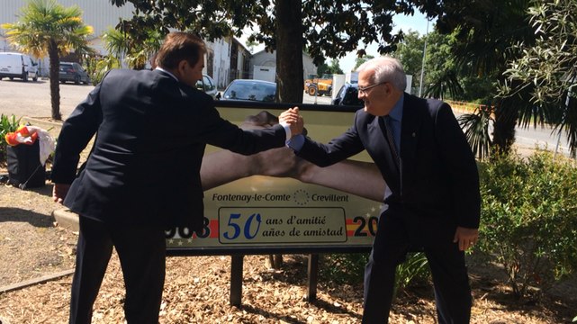 Une plaque pour commémorer les 50 ans de jumelage avec Crevillent