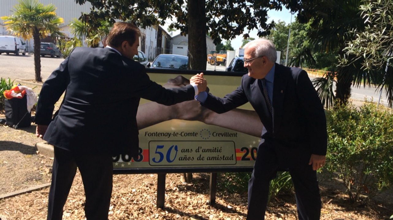 Une plaque pour commémorer les 50 ans de jumelage avec Crevillent