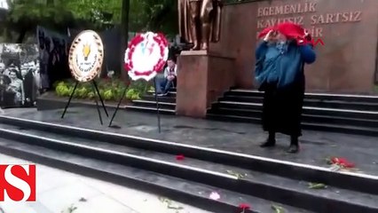 CHP ve HDP çelenklerini parçalayan Türk kadını