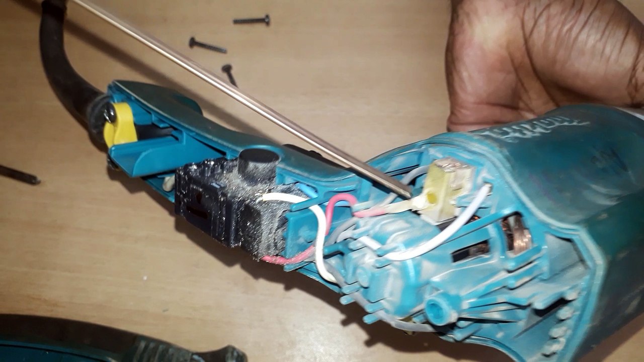 Drill machine carbon changing