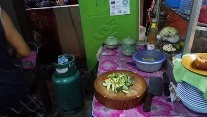 Download Video: Thai Wok Master  Stir Fry Vegetables Cooked In Under 3 Minutes  Pattaya Street Food