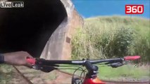 Çiklistët futen në tunelin e trenit, ajo që u del përpara i bën t'ia mbathin vrapit (360video)