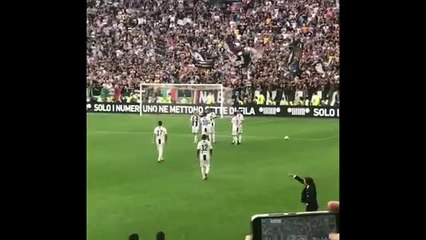 Descargar video: Buffon's substitution against Hellas Verona (Juventus - Verona 2-1)