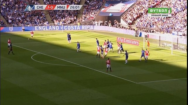 CƠ HỘI! Từ quả đá phạt bên cánh trái của Sanchez, Herrera băng lên từ tuyến hai dứt điểm... hụt. Ngay sau đó, bóng được treo vào cho Pogba nhưng hàng thủ Chelsea đã giải nguy.