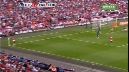 NGUY HIỂM! Pogba bật cao đánh đầu đưa bóng đi chệch cột dọc trong gang tấc.