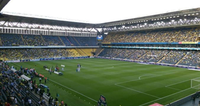 Fenerbahçeli Taraftarlar, Göztepe Gol Attı Şakası Yapan Taraftarı Dövdü