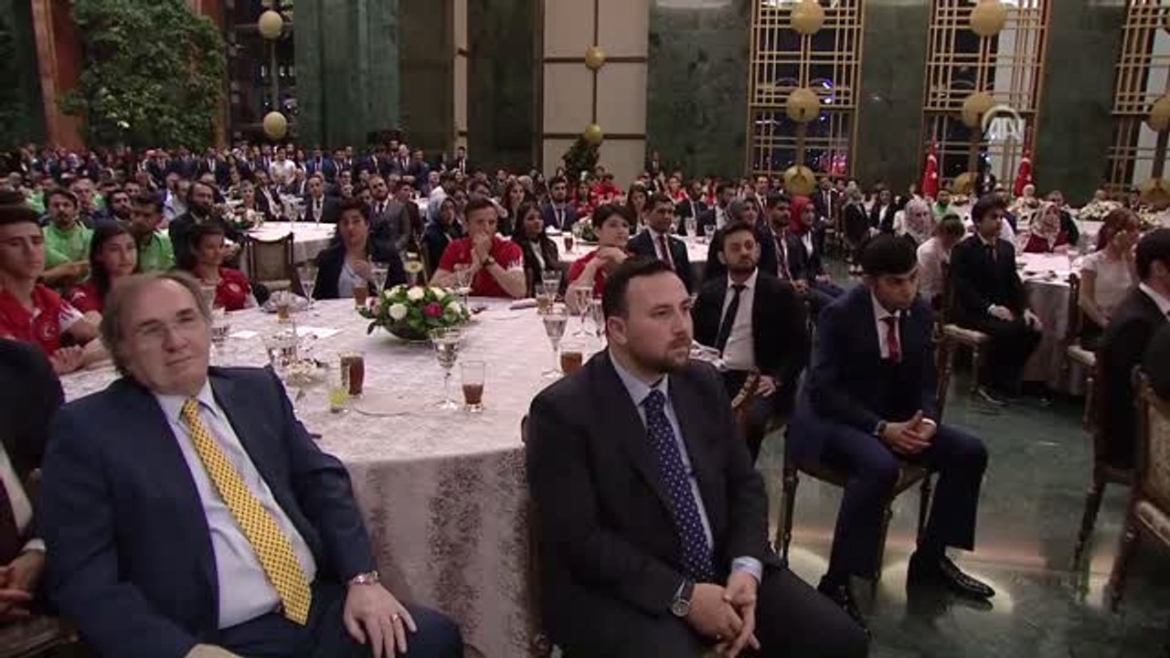 Cumhurbaşkanı Erdoğan: "Biz Gençlerimize Çok Daha Güçlü, Büyük, Zengin Bir Türkiye Bırakmak İçin...