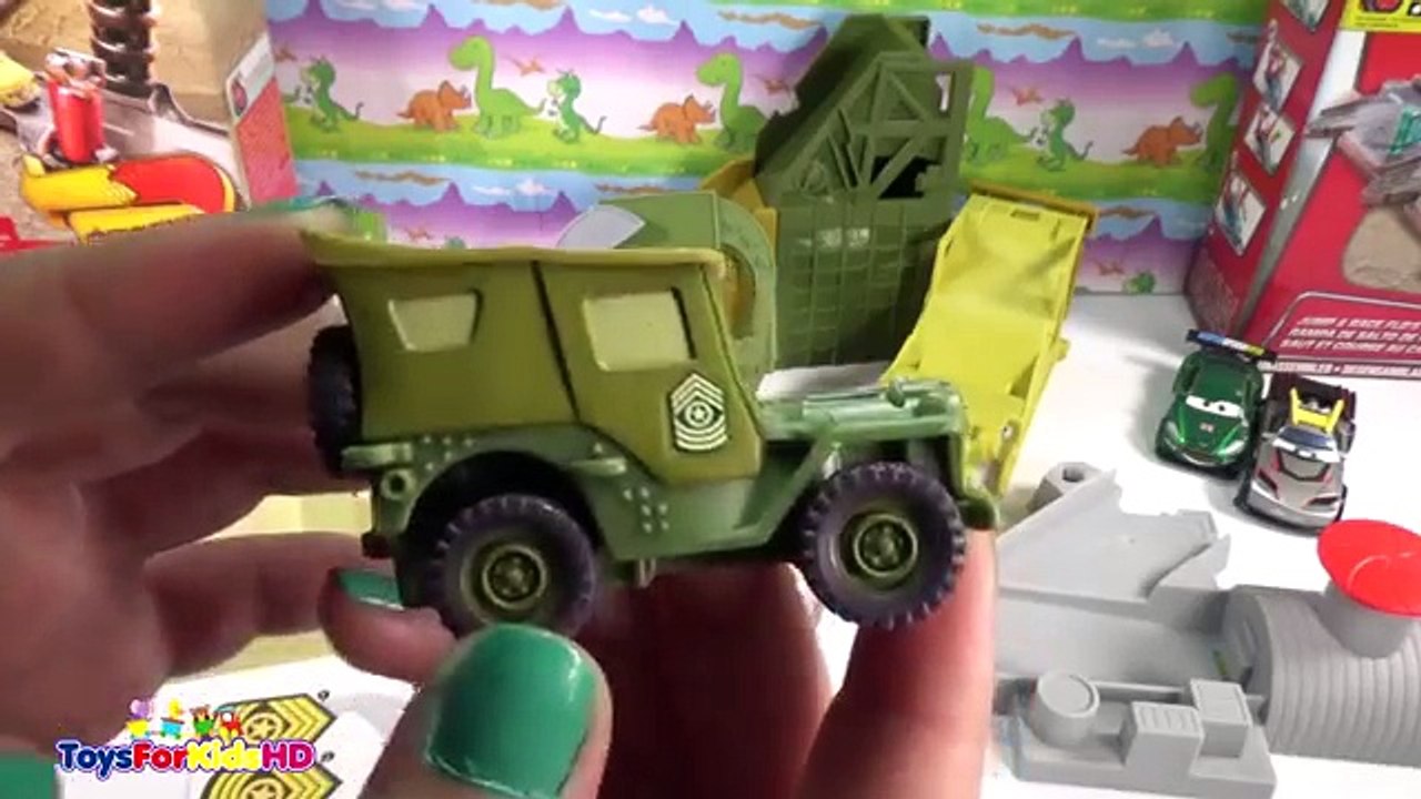 Juguetes de Cars Equipo Acrobático de Sargento - Pistas de Cars - Rayo McQueen ToysForKidsHD