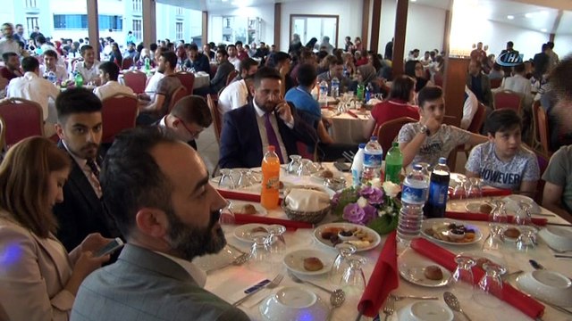 Çavuşoğlu gençlik bayramında gençlerle iftarda buluştu... “İlk kıblemizi koruyamazsak şimdiki kıblemize göz dikerlerse ne yapacağız?”