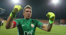 Şampiyon Galatasaray'ın Kalecisi Muslera, Kupa Sayısında Aziz Yıldırım'ı Yakaladı