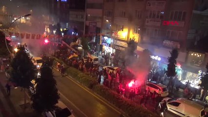Çorum'da galatasaraylılar Sokaklara Döküldü - Hd