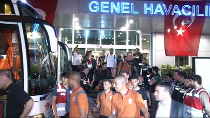 Şampiyon Galatasaray, İstanbul'a geldi