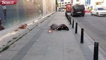 Taksim’de köpeğine sarılarak uyuyan çocuk yürek sızlattı