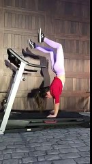 Faire du tapis de course sur les mains !!