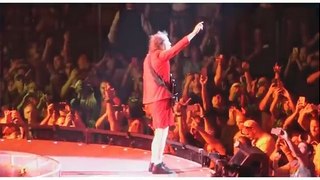 Angus Young 1991 VS Angus Young 2016 - How Much Old Angus Young ?