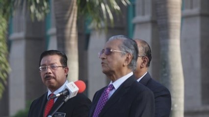 El primer ministro dice que trabajará para devolver el respeto a Malasia