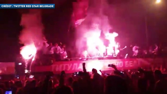 Le bus de l'Etoile Rouge de Belgrade prend feu !