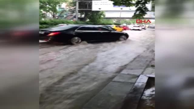 Kızılay'da Aşırı Yağış Etkili Oldu