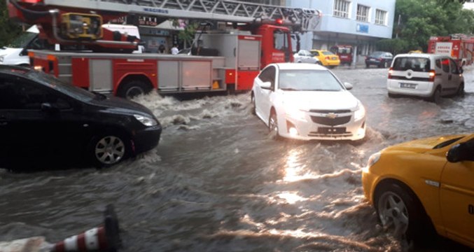 Ankara'da Aşırı Yağış ve Dolu Nedeniyle Sel ve Su Baskınları Meydana Geldi