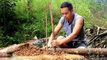 Primitive Skills_ Use the stone ax to make the primitive Hut (primitive technology skills) Part 1