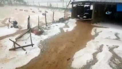 Ceviz büyüklüğünde dolu yağdı