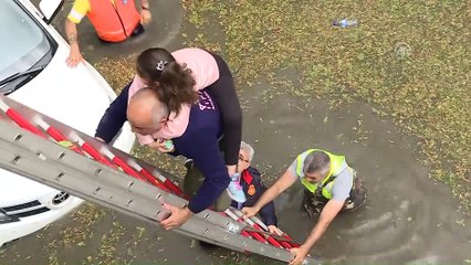 Başkentte kuvvetli sağanak - Akay Kavşağı'nda kurtarma çalışmaları (6) - ANKARA