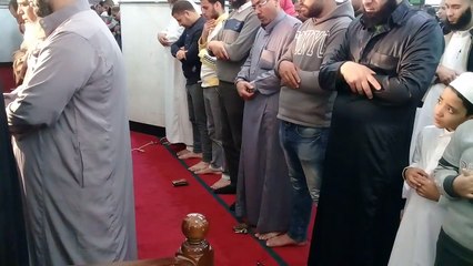 هذا المقطع الصغير أبكى العالم وزلزل المسجد والله بكينا بكاءاً شديدا يومها - الشيخ رضا سلمان