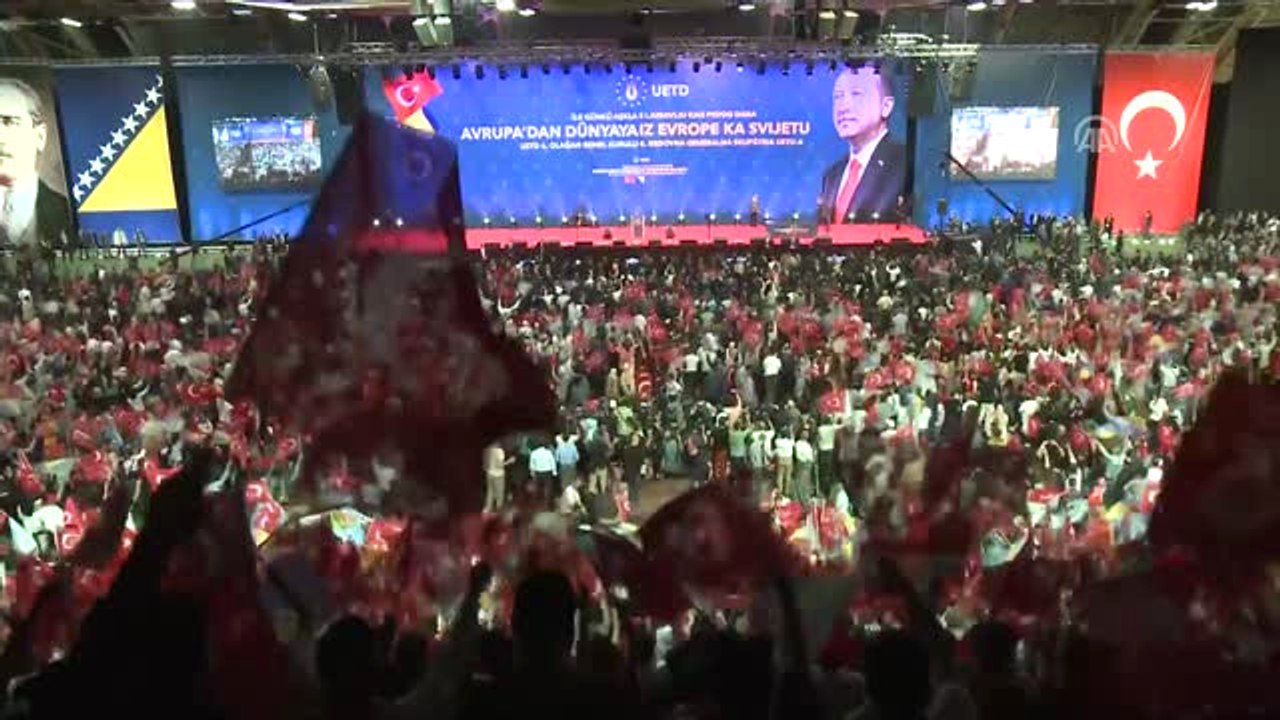 Bosna Hersek Devlet Bas¸kanlıgˆı Konseyi Bas¸kanı I·zzetbegovic, Uetd 6. Genel Kurulu'nda