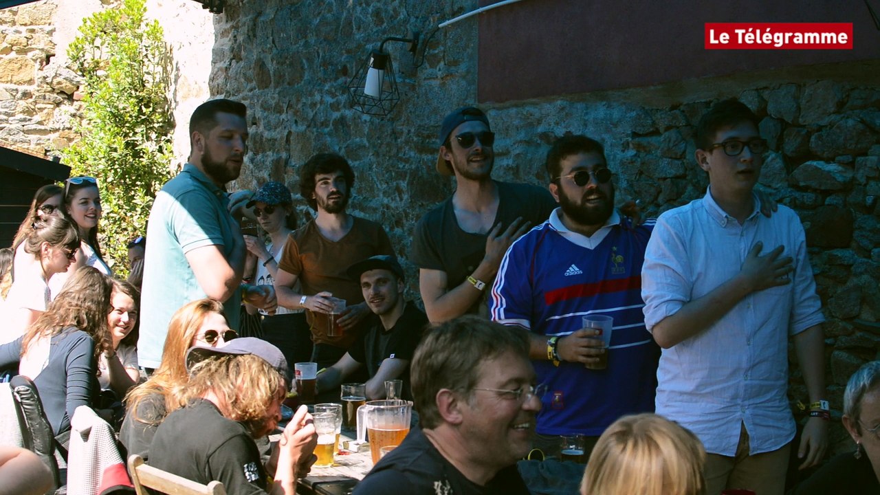 Art Rock. Avant les concerts, un bar propose de revoir la finale du Mondial 98