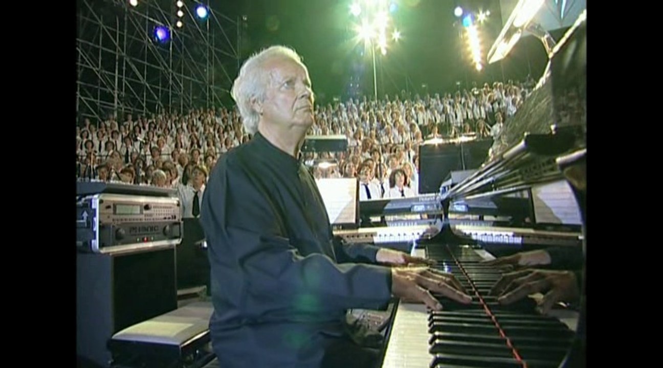 Ne me quitte pas (Final du spectacle 2004 - Extrait du film officiel)