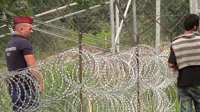 MALI I ZI PLANIFIKON GARDH NE KUFIRIN ME SHQIPERINE, PROPOZIMI PER TE NDALUAR FLUKSIN E EMIGRANTEVE