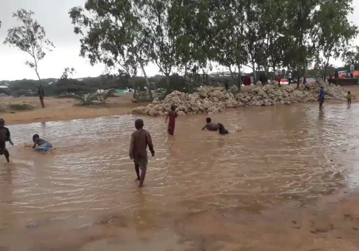 Severe Flooding Hits Mogadishu's Basra Settlement
