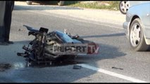 Report Tv - Aksidentohet motori me targa greke në Fushë Krujë, i riu në gjendje të rëndë te 'Trauma'