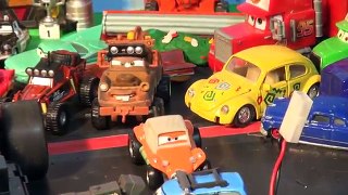 Pixar Cars Lamborghini Pool Accident Repair with Lightning McQueen in Radiator Springs