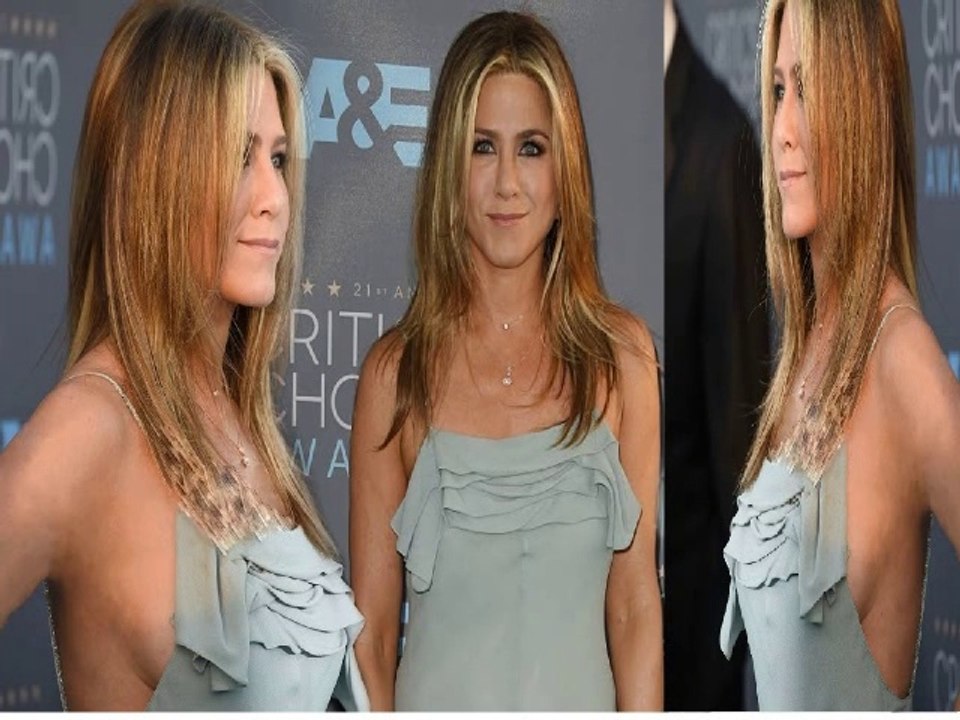 Jennifer Aniston Flashes Sideboob A critics choice awards