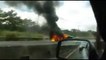 Automóvil se incendia luego de accidentarse en la autopista Arraiján-La Chorrera a la altura de Bique, en dirección a Panamá centro. Se desconoce si hay heridos