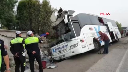 Kütahya da Yolcu Otobüsü Devrildi 1 Ölü 17 Yaralı Ek