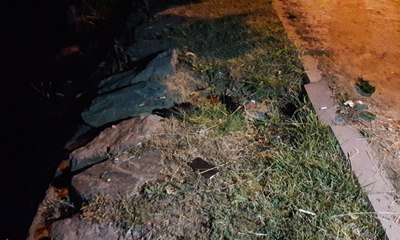 Bakırköy'de otomobil su kanalına uçtu