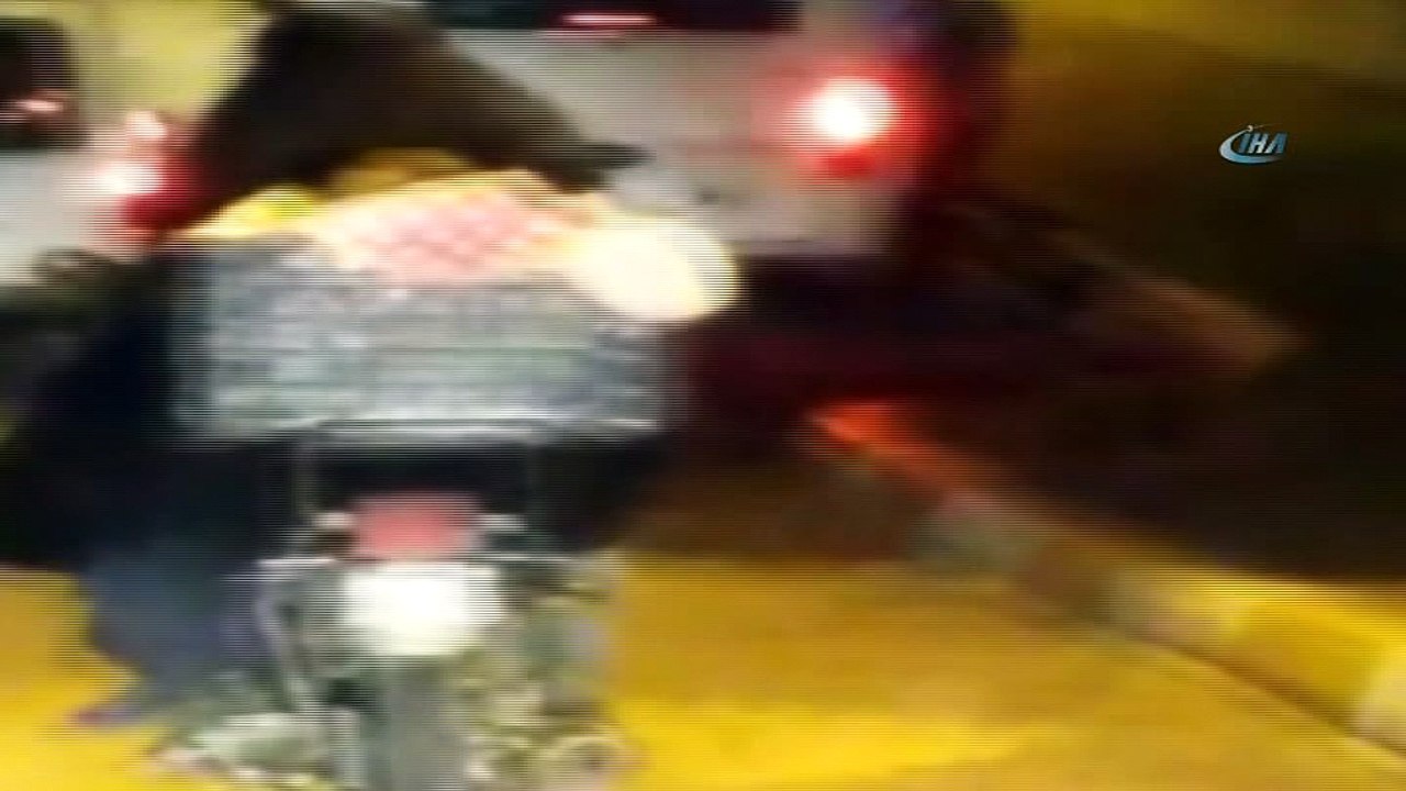 Meyve kasasında bebek, bisiklet ile kanepe taşıdılar... O anlar kamerada